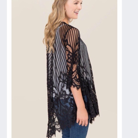 Francesca's Loren Striped and Scalloped Wrap - Picture 2 of 10